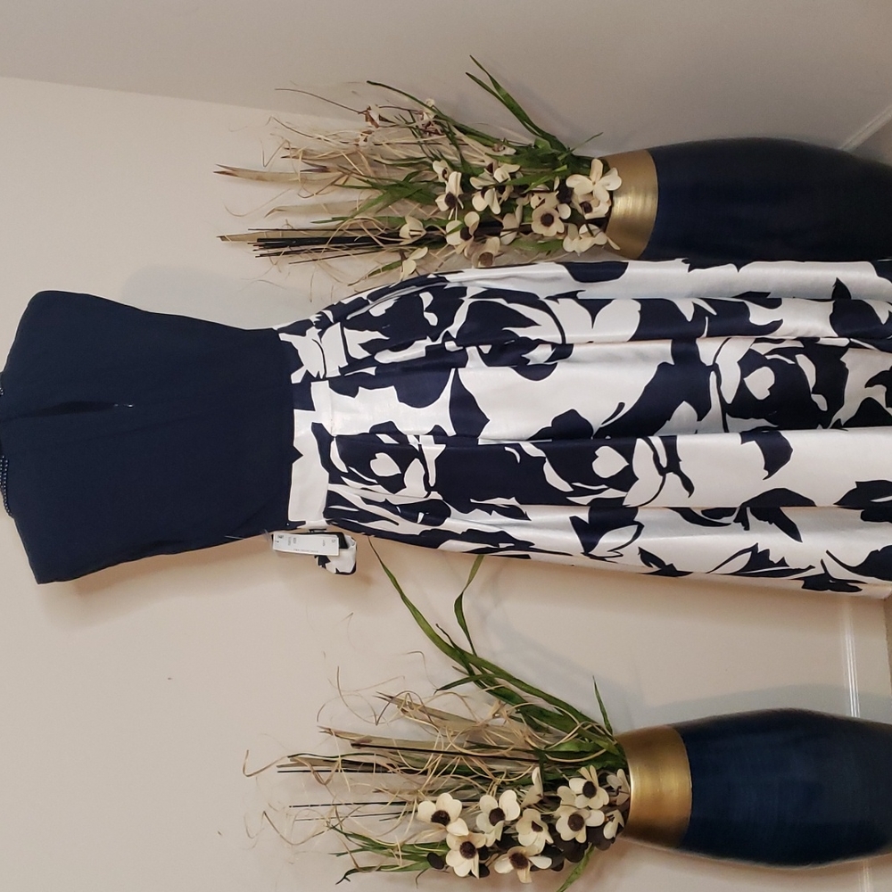 High-low navy blue and white dress, with two strands of navy blue pearls. - Picture 9 of 9